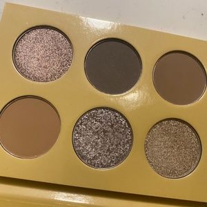 Julia’s Place - The Taupes Eyeshadow palette